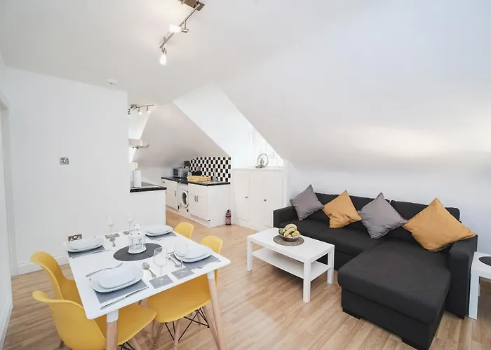 Canterbury 2 Bed Apartment Close To Town Ct1 Sleeps 6
