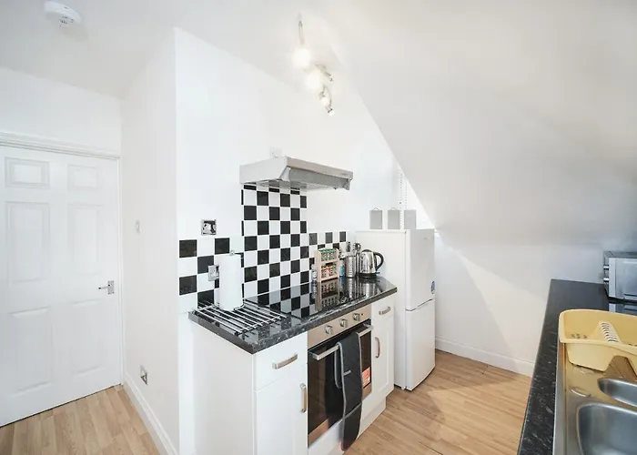 Canterbury 2 Bed Apartment Close To Town Ct1 Sleeps 6