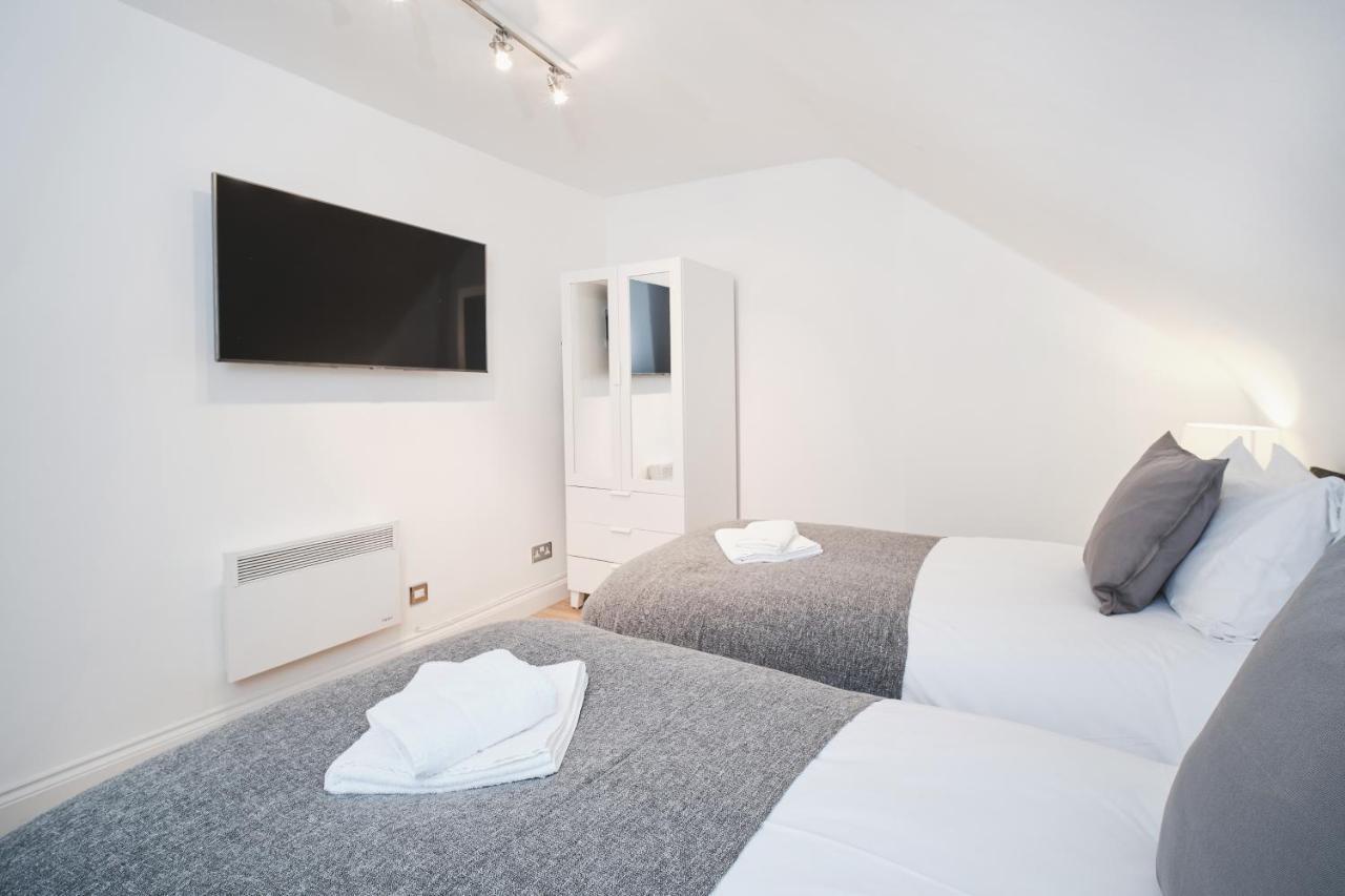 2 Bed Close To Town Ct1 Sleeps 6 Apartment *