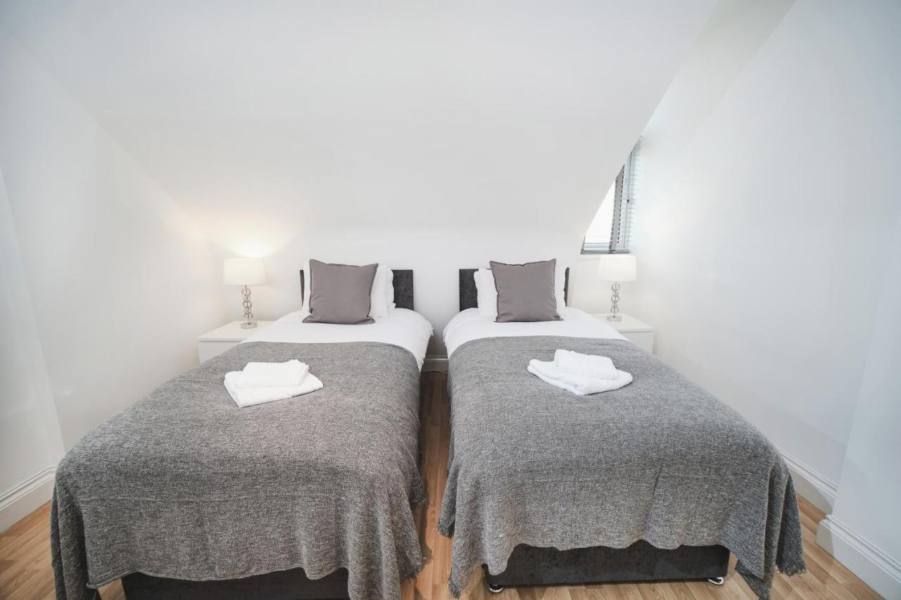 2 Bed Close To Town Ct1 Sleeps 6 Apartment *